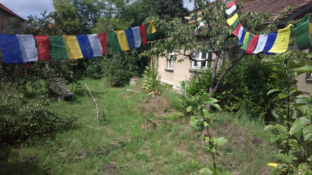 Prague Retro Challenge And Garden Guest House